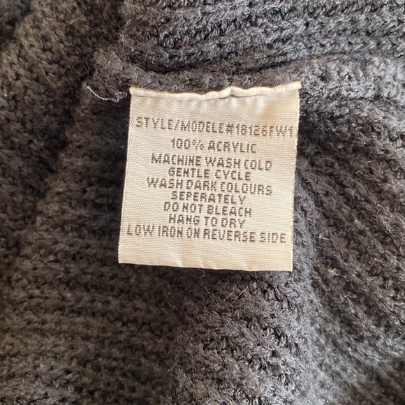 Majora ladies black sweater with zipper at the front. - Picture 4 of 7